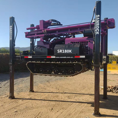 Machine voor het boren van waterputten met een capaciteit van 5200 kg en een boringdiepte van 180 m