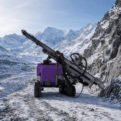 Grote koppel draaibare boorgat DTH Boorplatform Oppervlakte Mining Quarry Boorapparatuur Hydraulische boorplatform